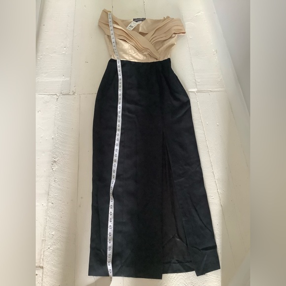 New 90s Jessica Howard off shoulder fitted dress gold/champagne black 2 4 - Picture 11 of 11